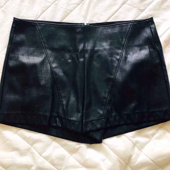 XXI Pleather Panelled Shorts - Picture 1 of 4